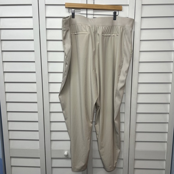 Athleta Brooklyn Ankle Pants Active Travel Commute Athleisure Size 22 Beige - Picture 8 of 8